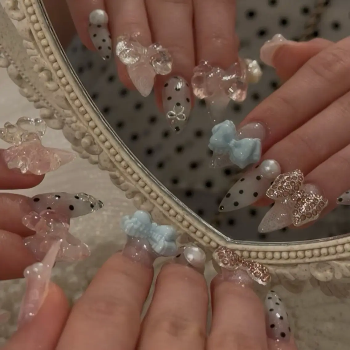 ネイル チークネイル ドット フットネイル フレンチネイル グラデーション ハンドネイル ハンドケア Nihonthy Nail 新宿のネイルデザイン