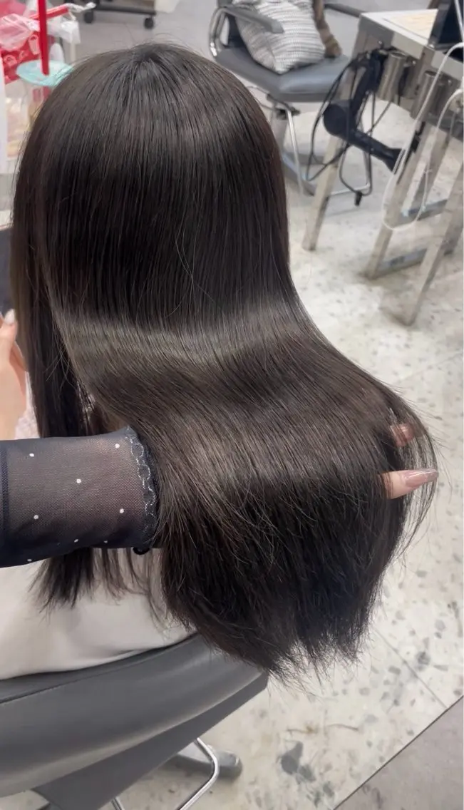 セミロング カラー 透明感カラー グレージュ Kana 艶カラー透明感カラーのヘアスタイル