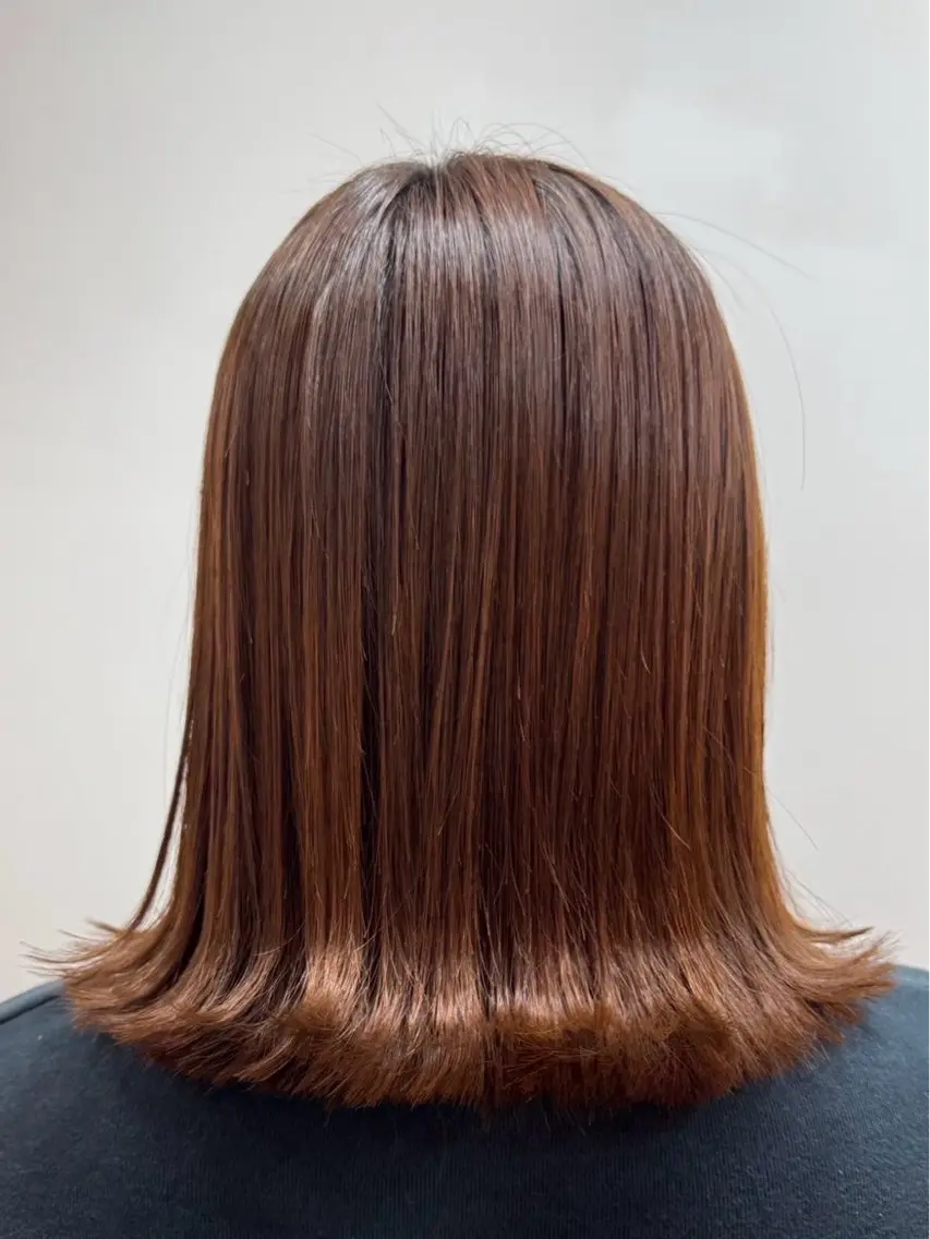 ミディアム ボブ 外ハネヘア 酸性ストレート 安岡美咲✂︎ 艶カラー/髪質改善のヘアスタイル