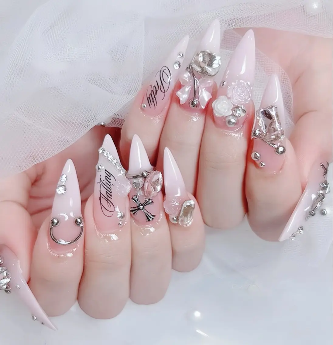 ネイル ブルー ジェルネイル ガーリー グラデーション グリーン ハンドネイル Rin Nail 新大久保店のネイルデザイン