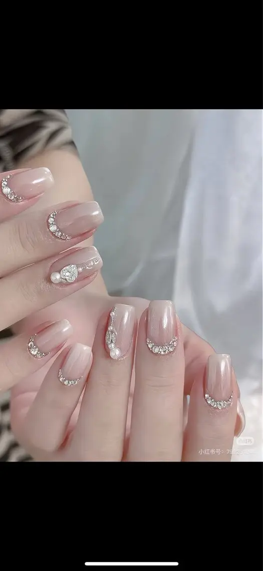 ネイル グラデーション ミラーネイル ストーンネイル B·U Nail大宮 長さだし専門店のネイルデザイン