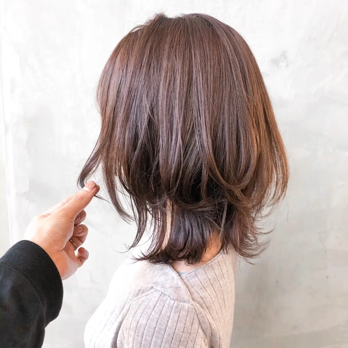 ミディアム カラー パーマ ヘアアレンジ ベージュカラー ピンクカラー ピンクベージュ TOMO GEEKS代表のヘアスタイル