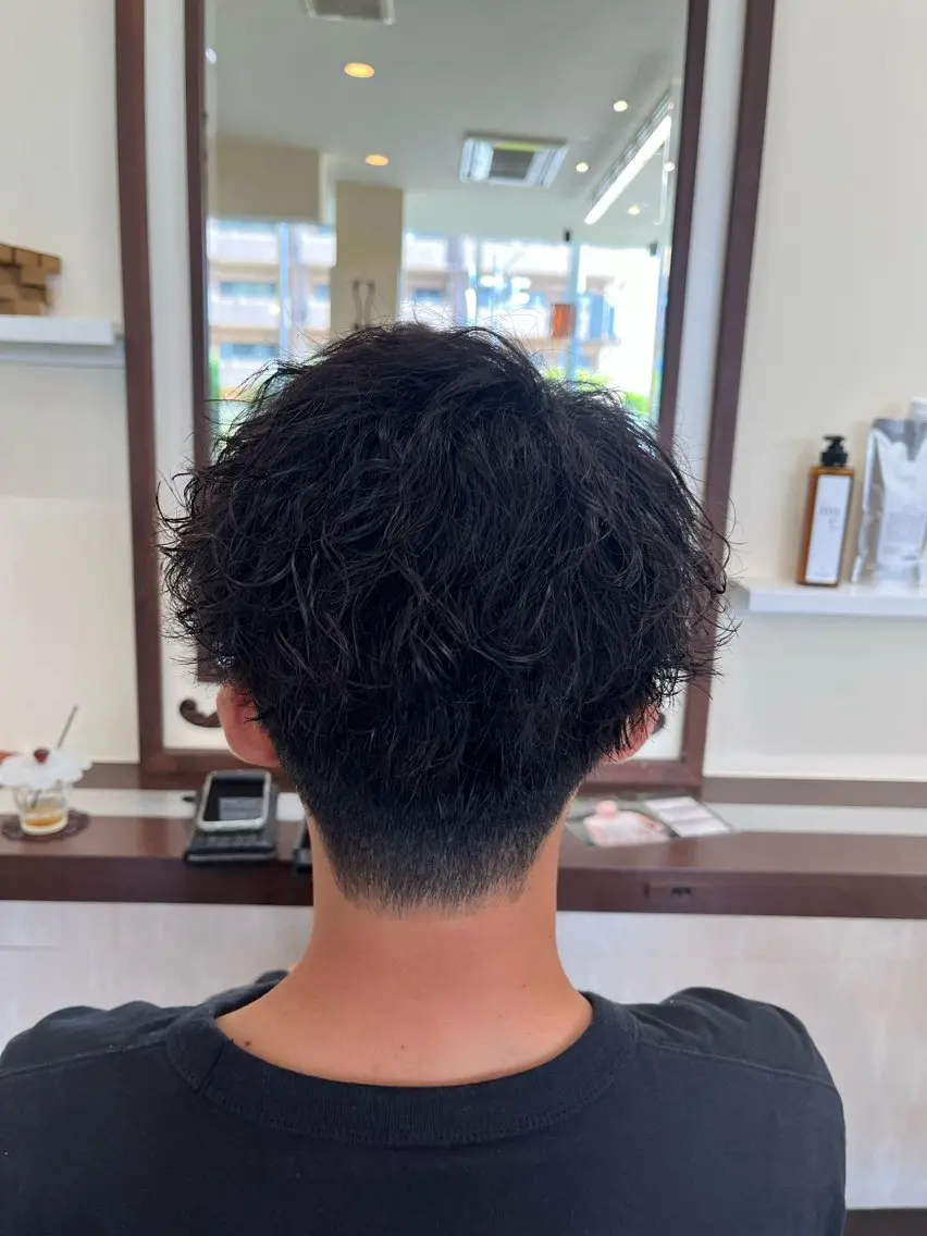 ショート パーマ メンズ マッシュ メンズパーマ 刈り上げ 波巻きパーマ スパイラルパーマ 🧊メンズ特化🧊 高木航希のヘアスタイル