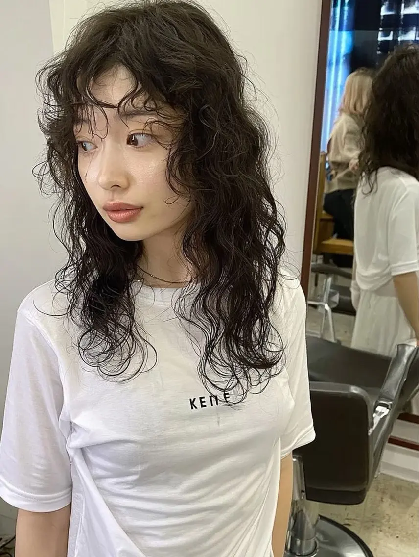 セミロング パーマ ナイトウ コトのヘアスタイル