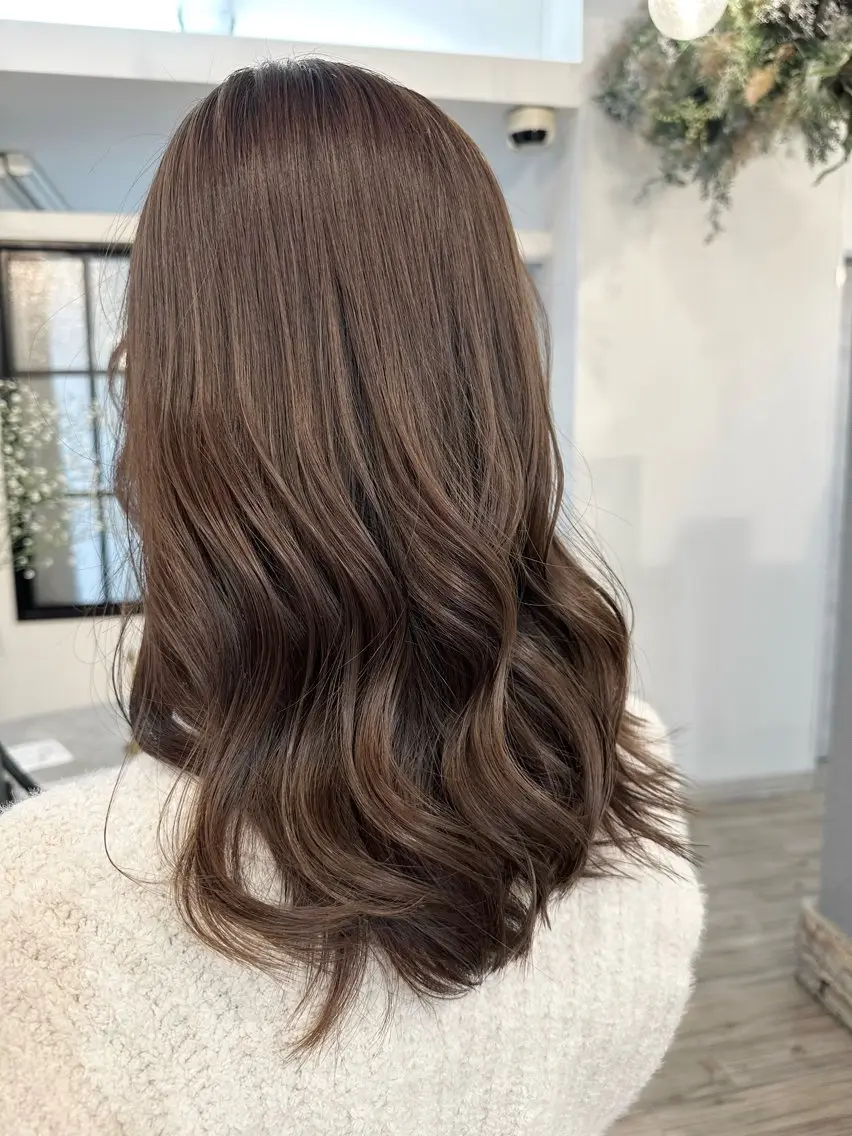 ミディアム カラー ブリーチ 透明感カラー グレージュ モカグレージュ ブリーチなしカラー sato ayaka ｜透明感カラー🫧のヘアスタイル