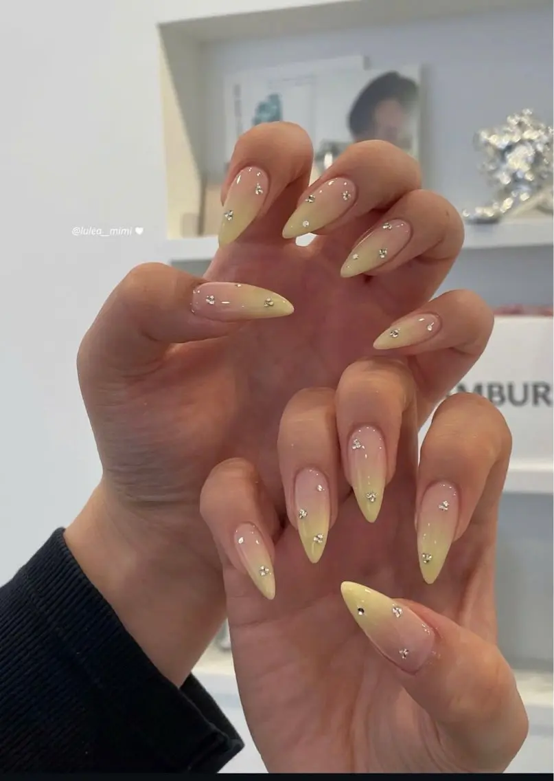 ネイル フラッシュネイル フレンチネイル グラデーション キラキラネイル 韓国ネイル ハンドネイル Hy nailsのネイルデザイン