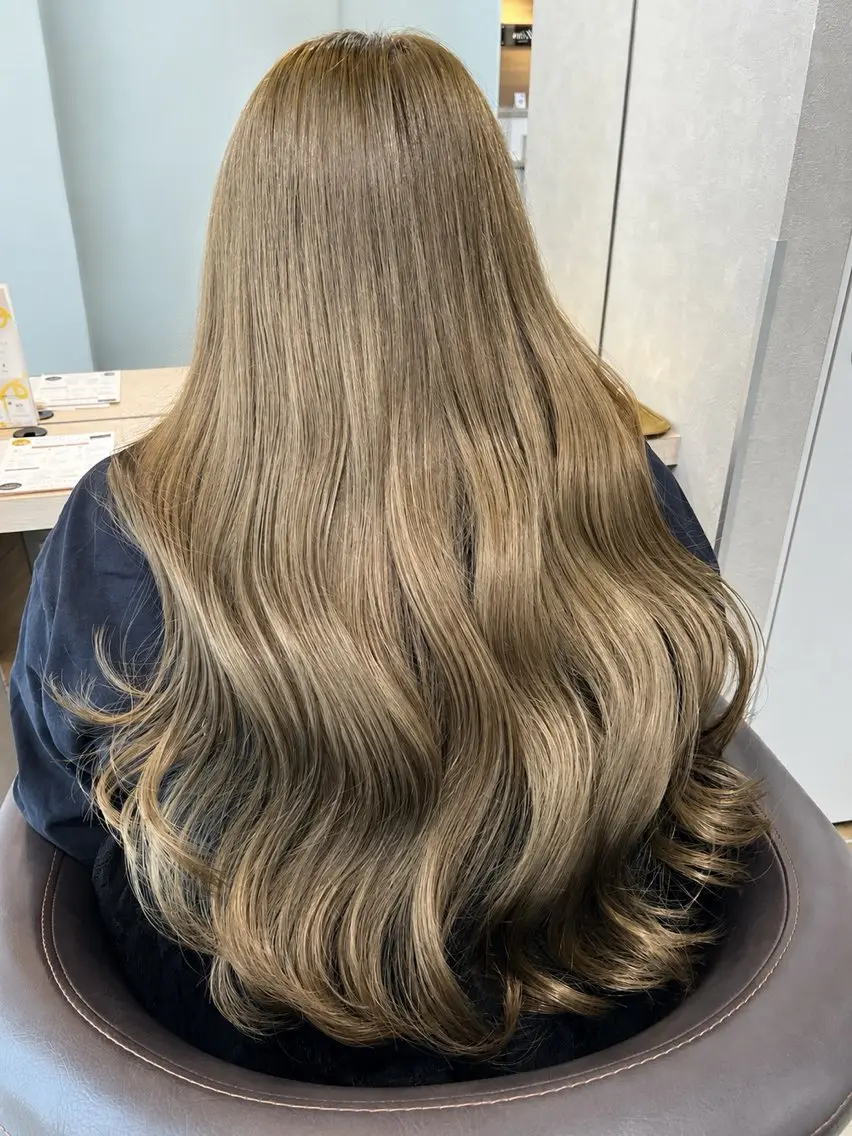 ロング ヘアカラー 透明感カラー👑 井上美乃里のヘアスタイル