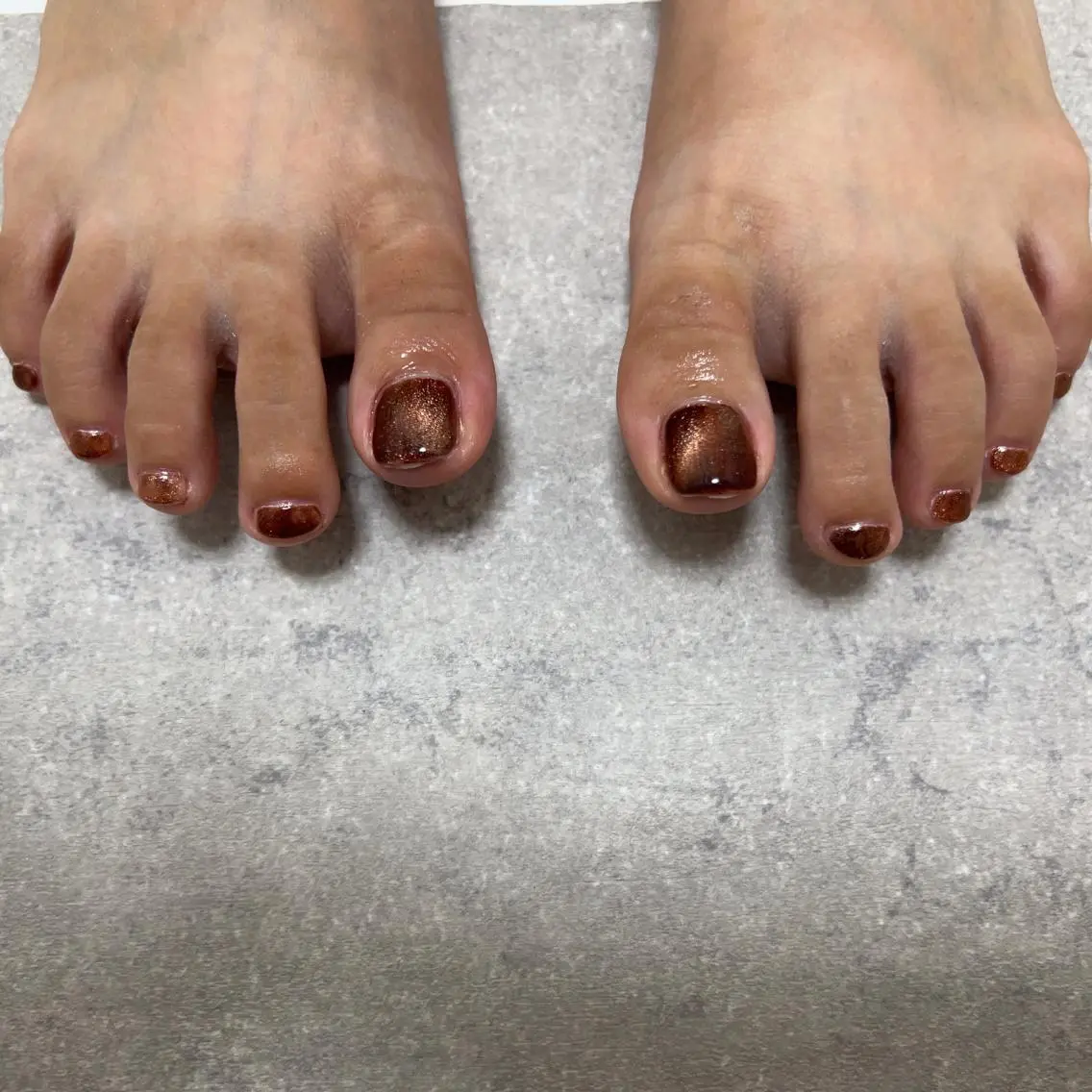 ネイル ブラウン マグネットネイル フットネイル mogunail &blowのネイルデザイン