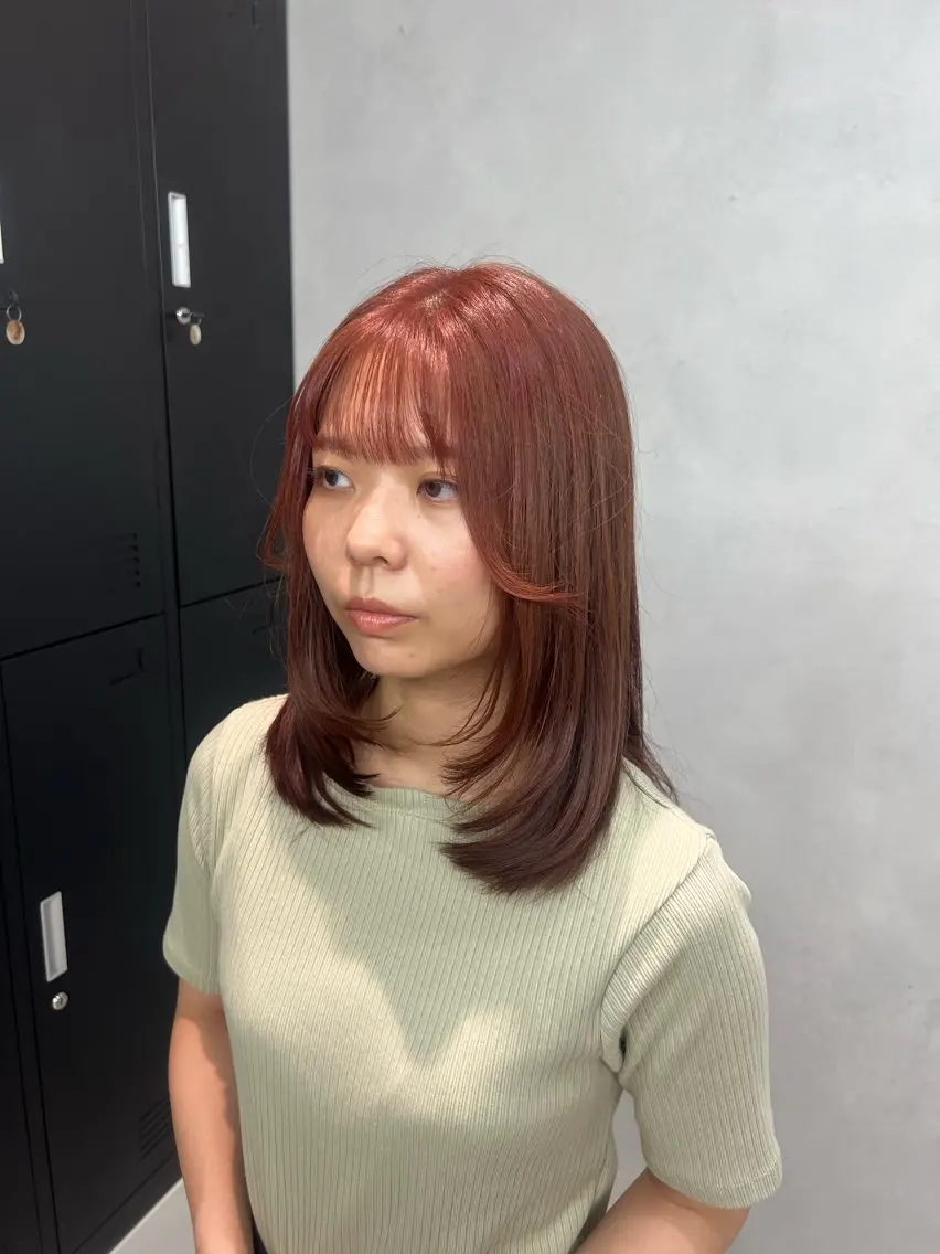セミロング ヘアカラー 小森聖奈 韓国風レイヤーカットのヘアスタイル