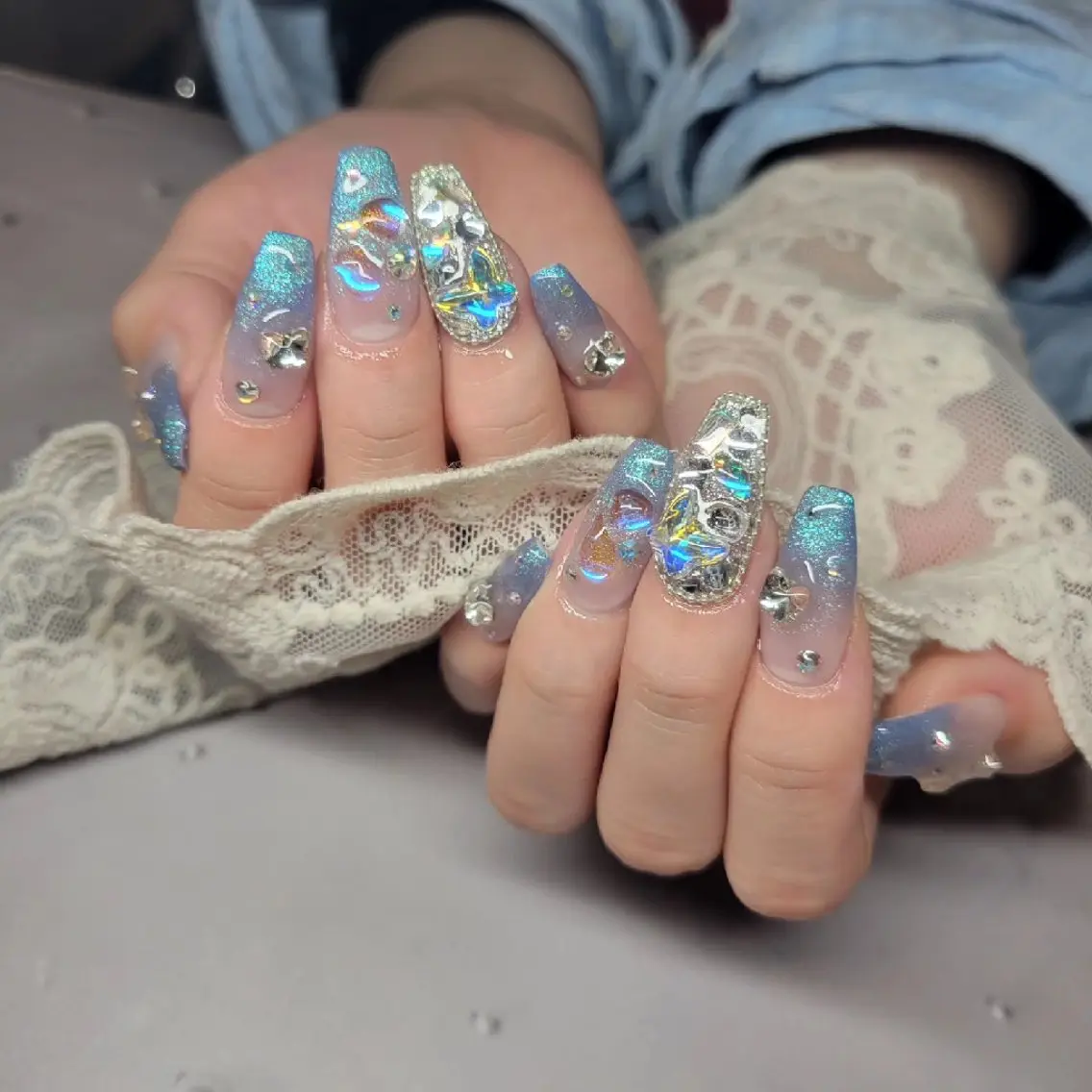 ネイル グラデーション キラキラネイル 水色 マグネットネイル 冬ネイル Nail salon Coco【溝の口駅】のネイルデザイン