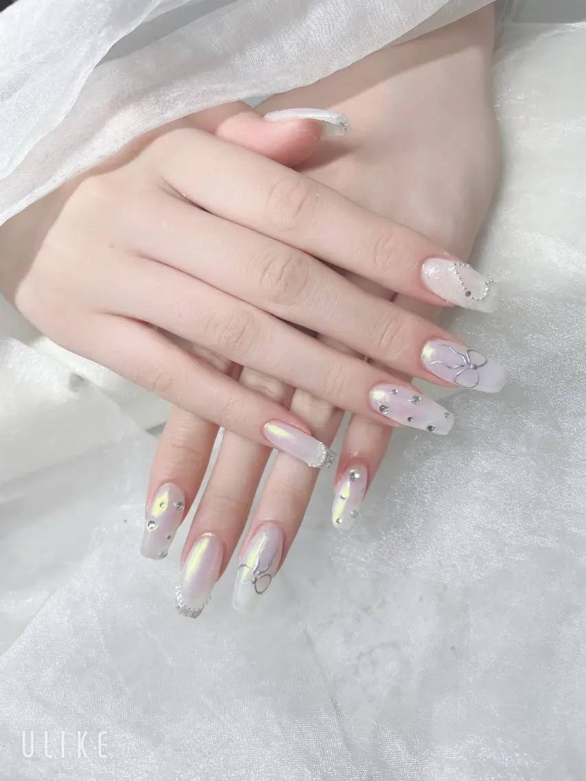 ネイル ミラーネイル BABY LION :Linaのネイルデザイン