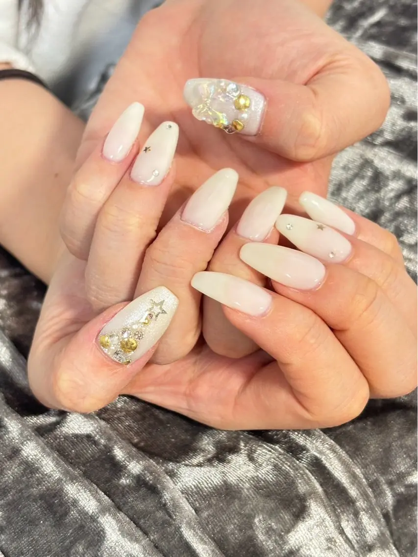 ネイル ホワイト 冬ネイル クリスマス ハンドネイル M nail はやまうららのネイルデザイン
