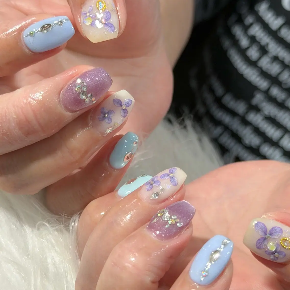 ネイル ハンドネイル フットネイル LAVISH nanamiのネイルデザイン