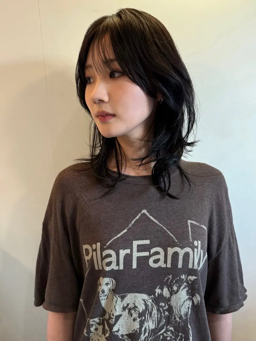 ミディアム レイヤーカット カット ヘアカラー レイヤーカット\ウル フ　chinatsuのヘアスタイル