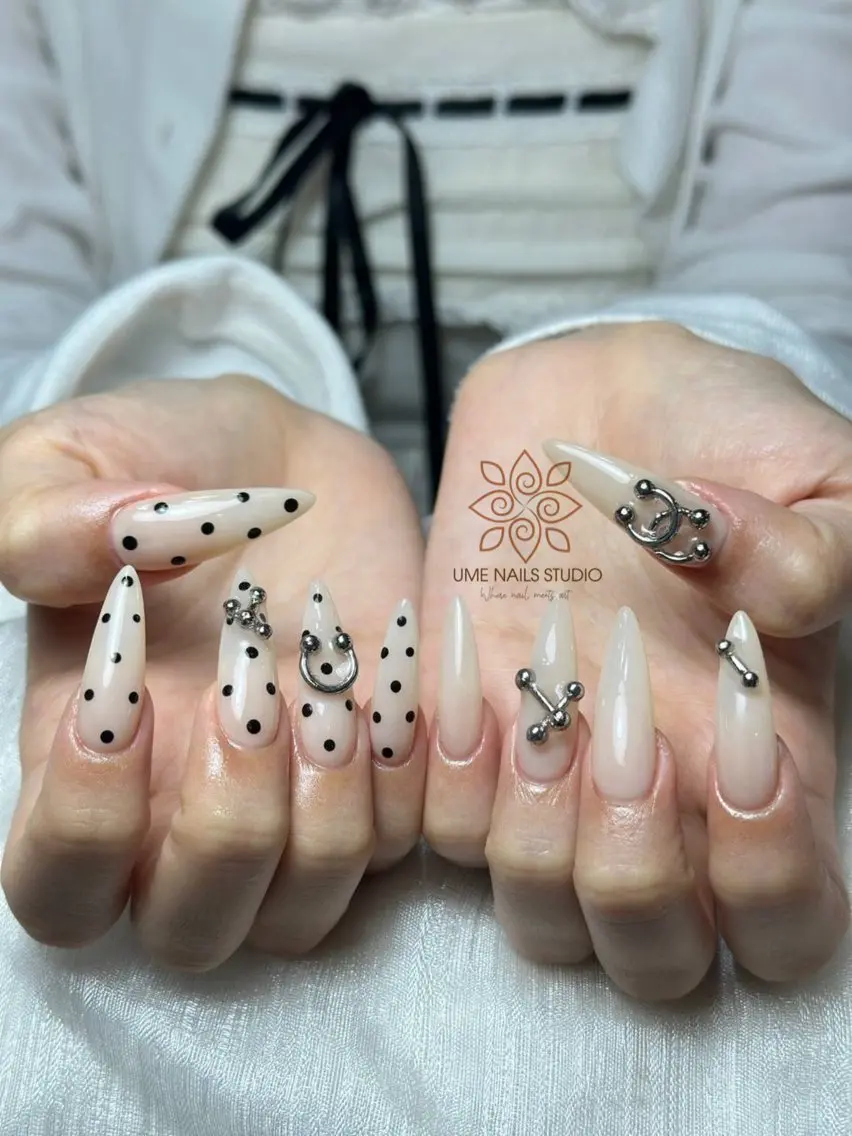 ネイル チークネイル クリアネイル ガーリー キラキラネイル 韓国ネイル Ume Nail Studioのネイルデザイン