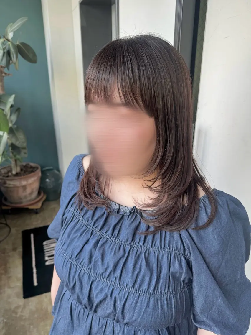 セミロング カット BEHIND THE CURTAIN りこのヘアスタイル