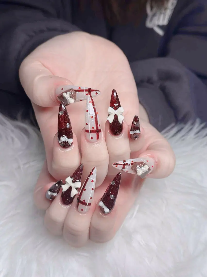 ネイル アートネイル ボルドー フレンチネイル ジェルネイル 氷ネイル・うるうるネイル ハンドネイル Julie Nail Hinのネイルデザイン