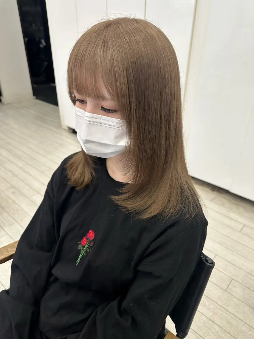 ミディアム カラー ベージュカラー ミルクティーベージュ 顔まわりレイヤー 顔周りカット レイヤーカット カット ヘアカラー トリートメント 遠藤 愛莉のヘアスタイル