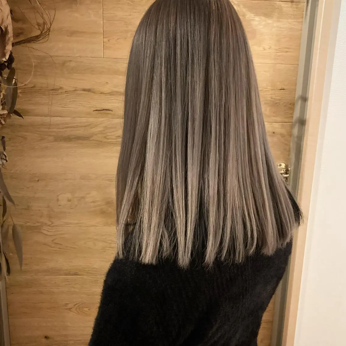 セミロング カラー バレイヤージュ レイヤーカット テトネ タカシのヘアスタイル