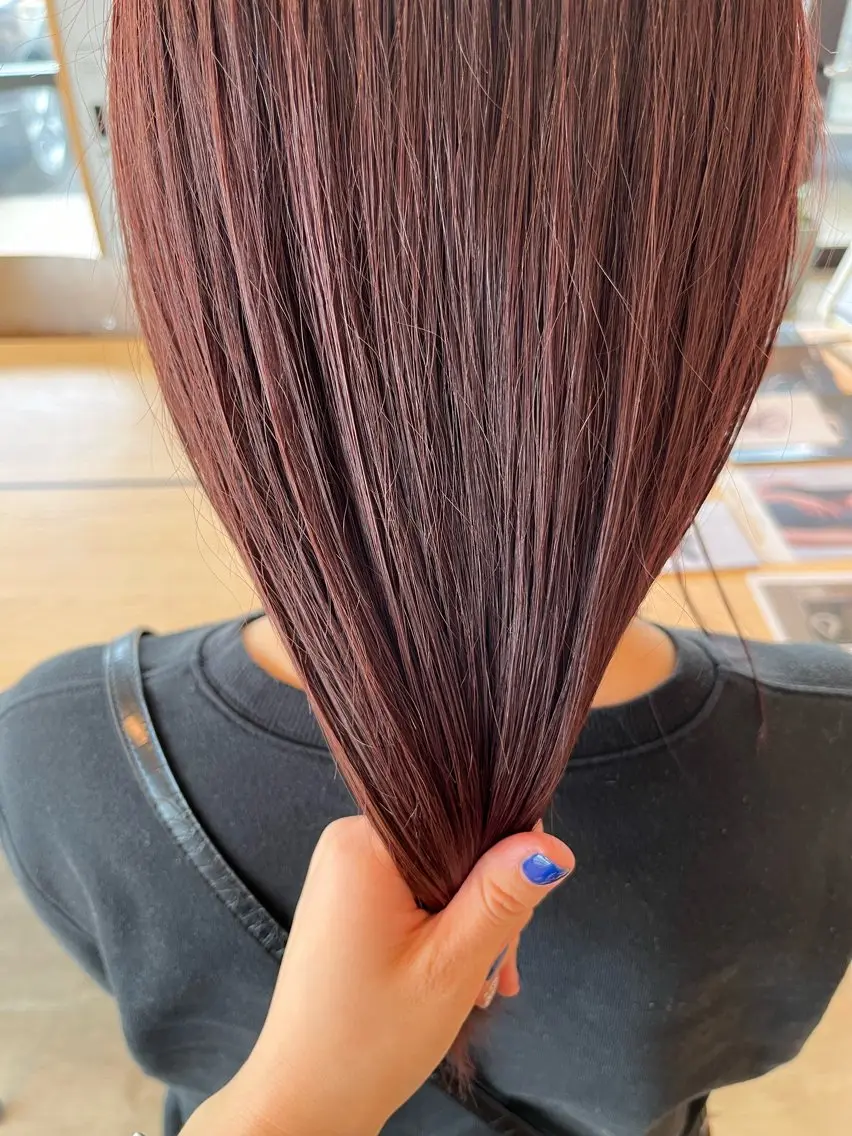 セミロング カラー ブラウンカラー レッドカラー レッドブラウン 渡辺 優のヘアスタイル