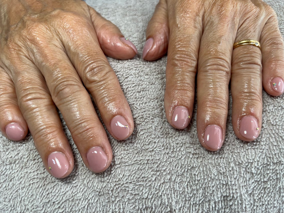 ネイル ジェルネイル ワンカラーネイル ピンク ストーンネイル A"nail ネイリストayanaのネイルデザイン
