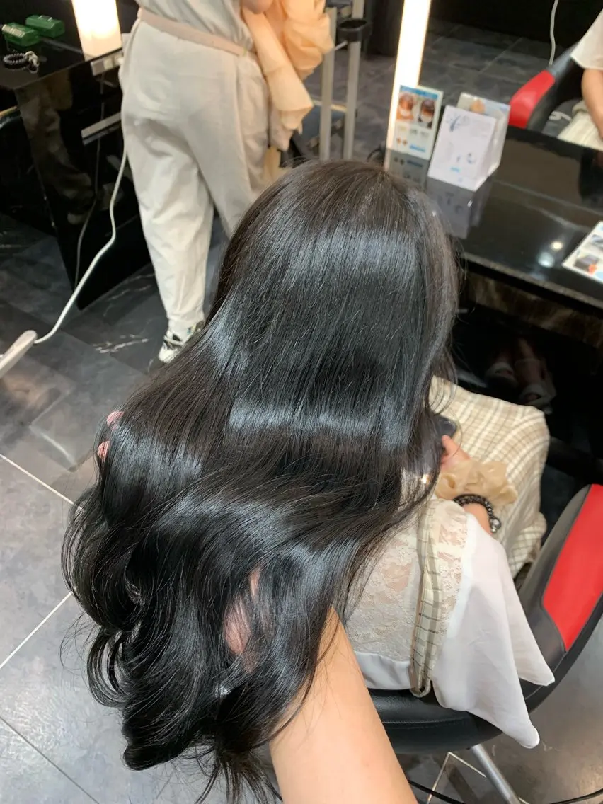 ロング カラー 黒髪 ブルーカラー ブルーブラック 学生 韓国風ヘア カット ヘアカラー トリートメント 艶髪/白髪ぼかし ヘッドスパ/大野結菜のヘアスタイル