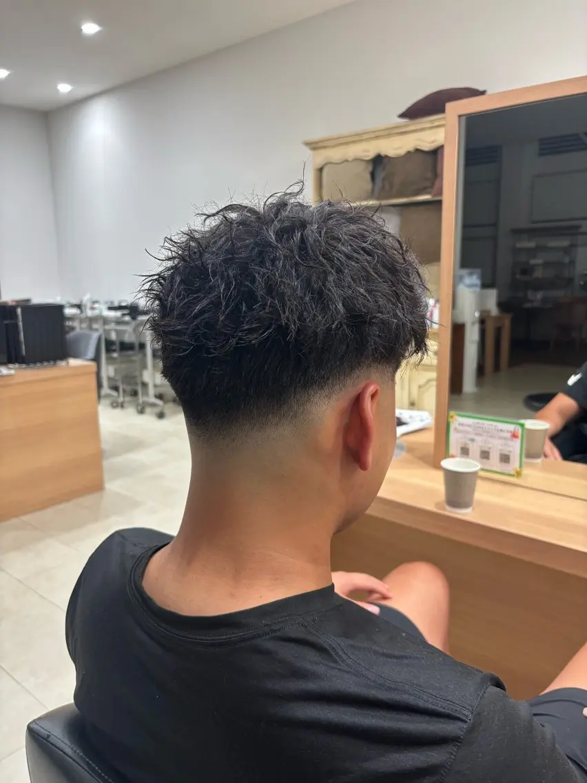 メンズ フェードカット メンズパーマ スキンフェード メンズツイストパーマ ツイストパーマ カット パーマ 垣村艶樹 /フェード&刈り上げのヘアスタイル