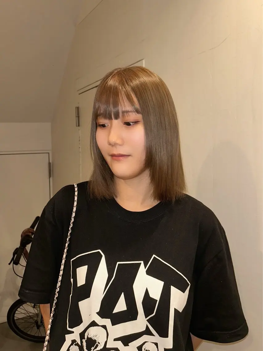 カラー ユイ コハルのヘアスタイル