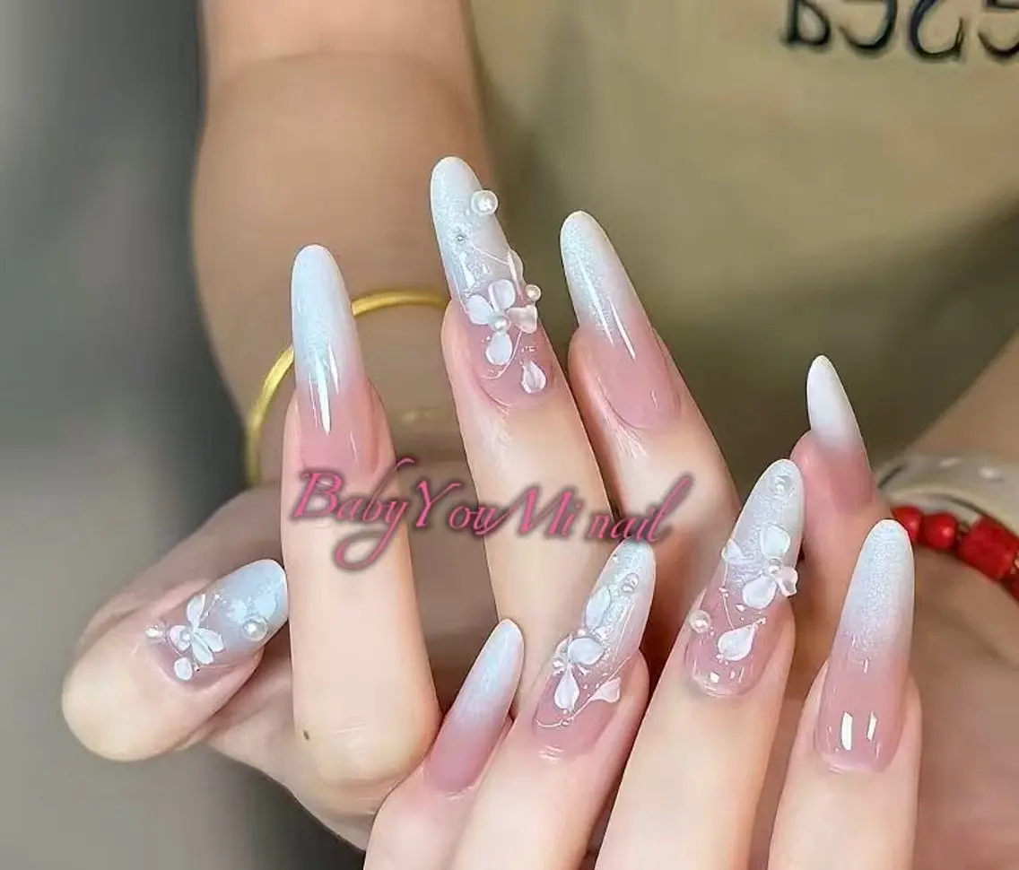 ネイル オーロラネイル フラワーネイル フットネイル フレンチネイル ジェルネイル ハンドネイル BabyYouMi nailのネイルデザイン