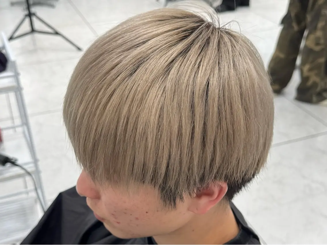 ショート カラー メンズ ベージュカラー ミルクティーベージュ ヘアカラー 🔥メンズ特化美容師 🔥石川大雅のヘアスタイル