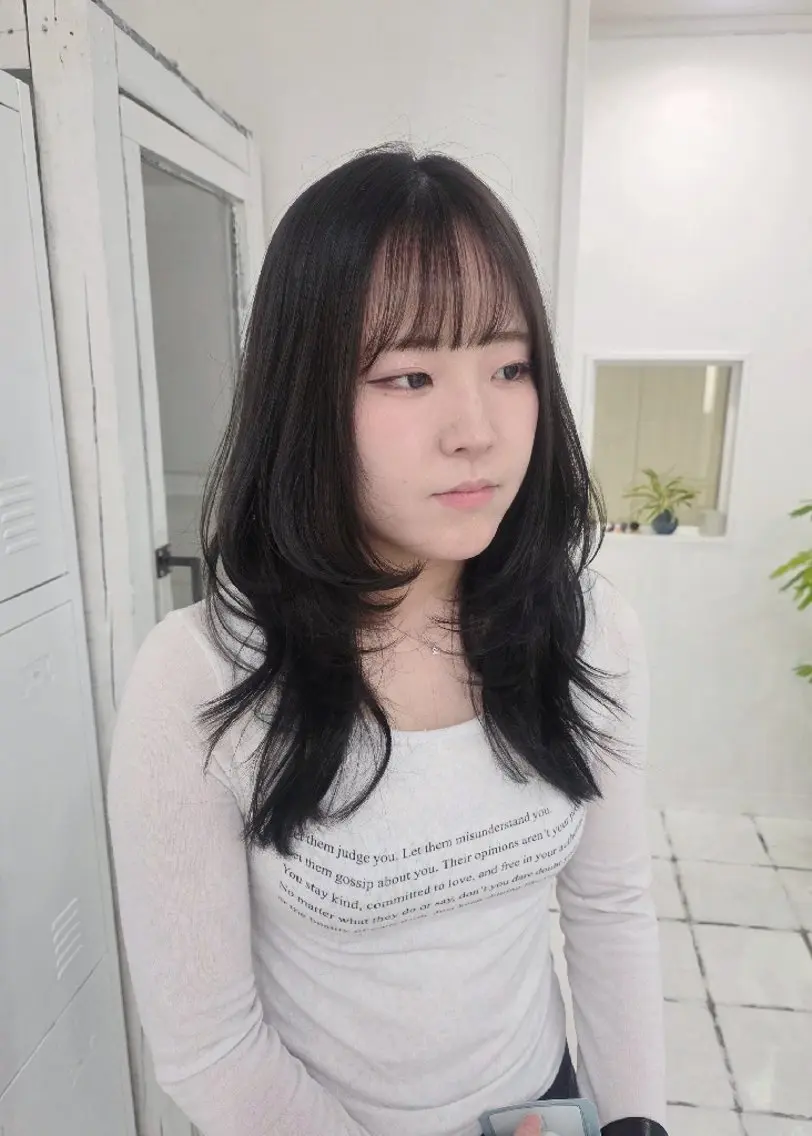セミロング ハッシュカット カット ヘアカラー トリートメント toiro ちだしえりのヘアスタイル