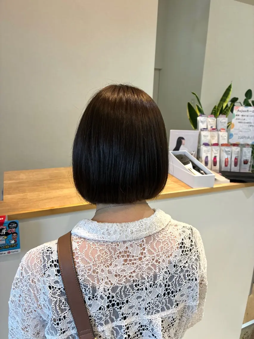ショート ボブ 縮毛矯正 ウジイエ ミユウのヘアスタイル