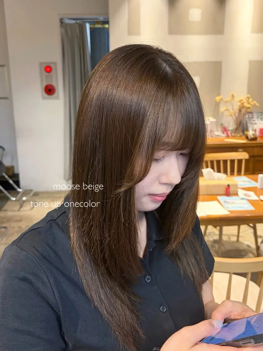 セミロング カラー 上岡 みゆうのヘアスタイル