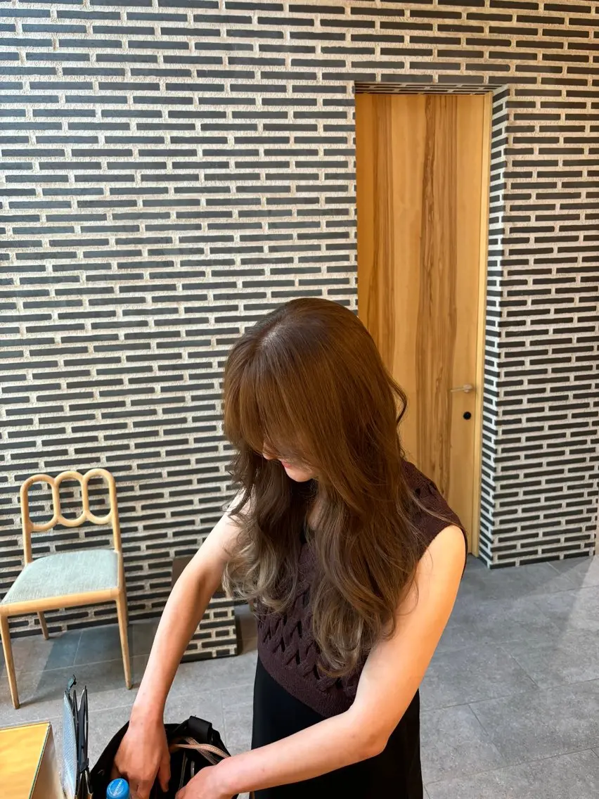 ロング カラー ブリーチ ブラウンカラー レイヤーカット 清水 理愛のヘアスタイル