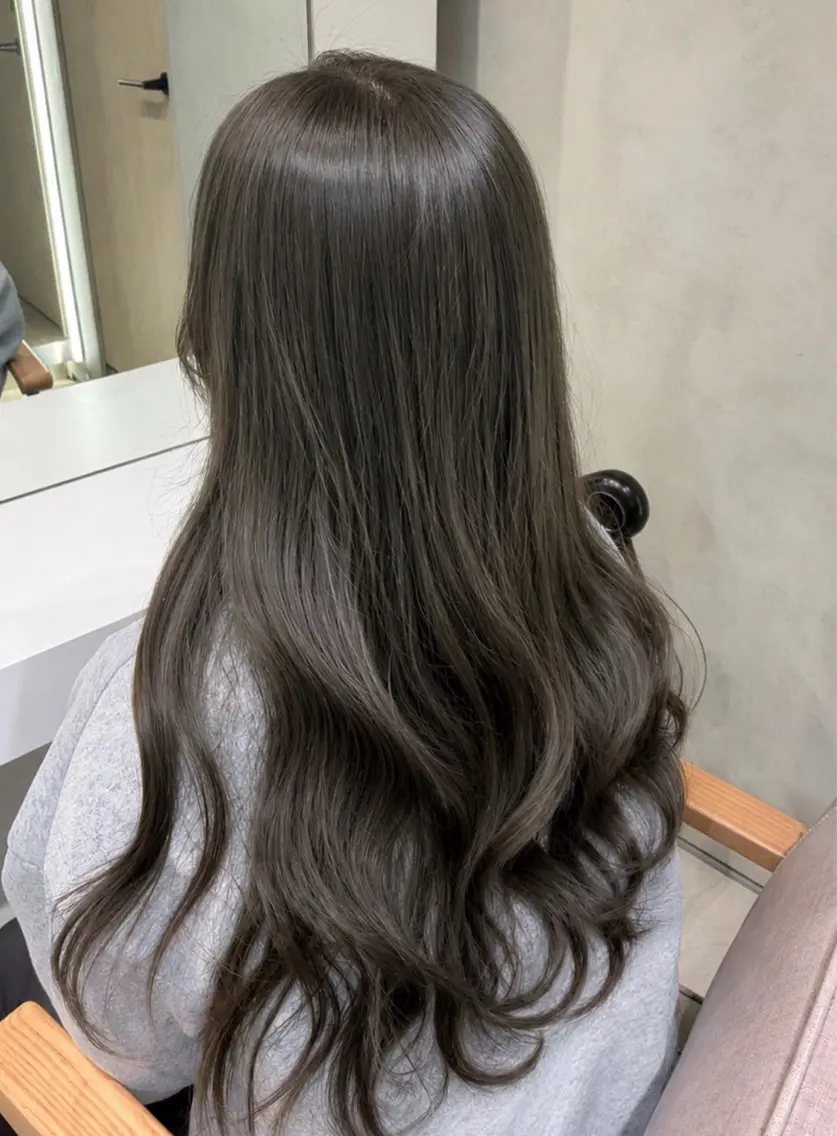 カラー グレージュ オリーブグレージュ オリーブグレー 川口 琴音のヘアスタイル