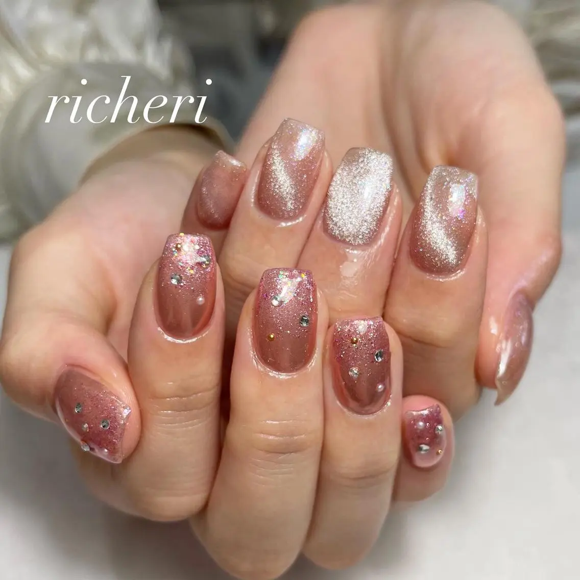 ミディアム ネイル 韓国風ヘア アートネイル フレンチネイル ジェルネイル ガラスフレンチ richeri beautyのエステ・リラクイメージ