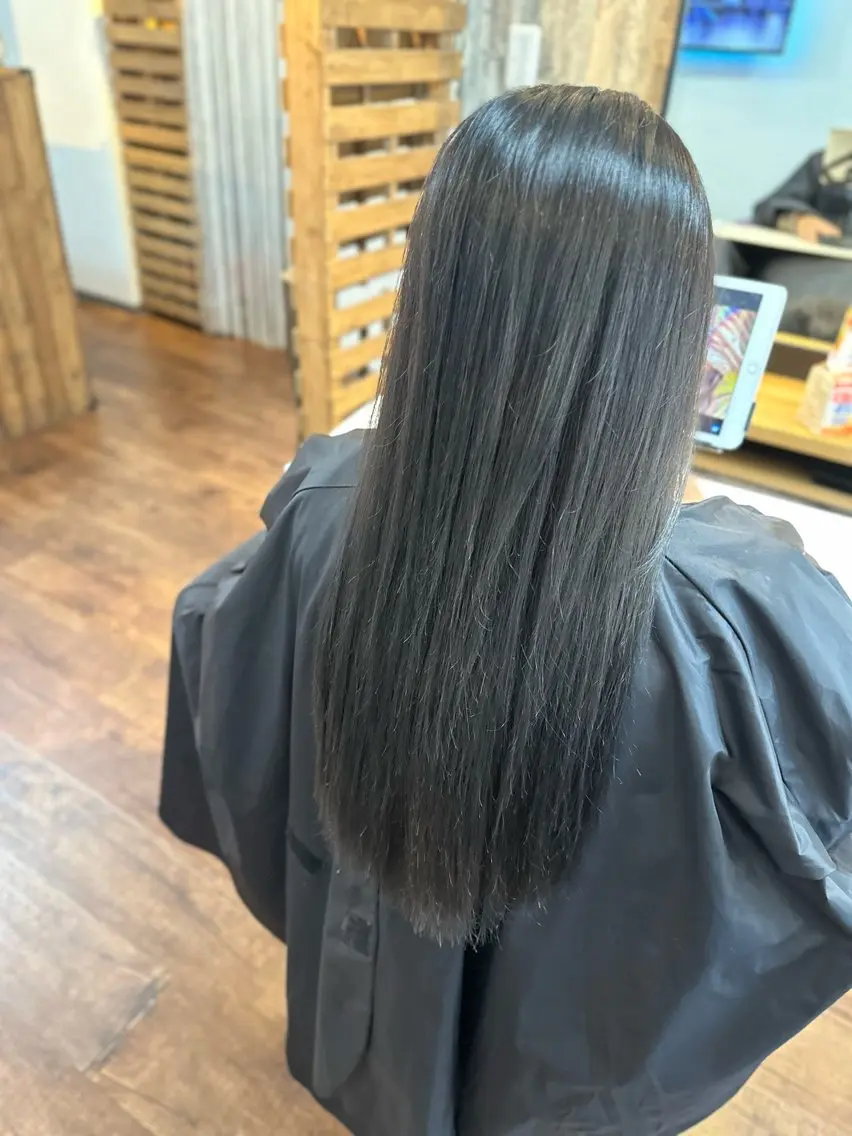 ロング カラー 黒髪 カット ヘアカラー トリートメント Luzir⭐︎ GEN⭐︎のヘアスタイル