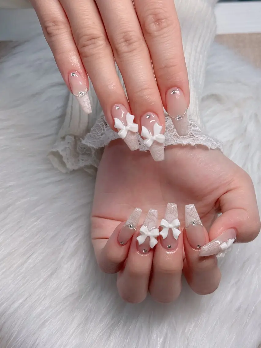 ネイル オーロラネイル フレンチネイル ジェルネイル ハロウィン キラキラネイル H.baby Nail Salonのネイルデザイン