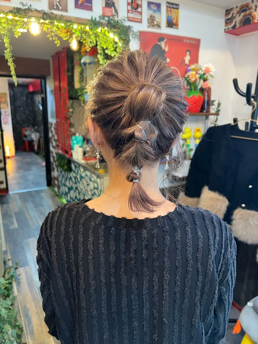 ミディアム カラー ヘアアレンジ ハイトーンカラー 簡単アレンジ ヘアカラー カラーパティシエ facce🌼ikoのヘアスタイル
