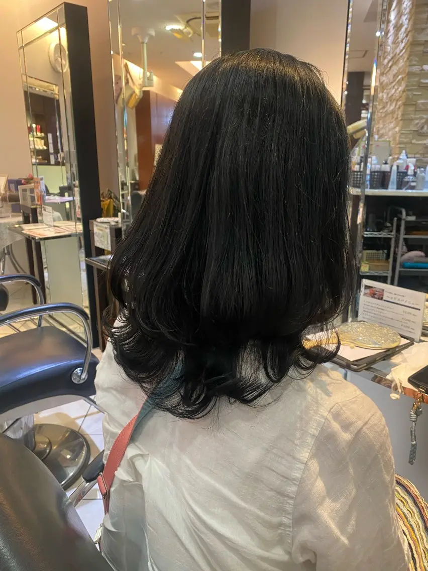 ロング レイヤーカット 荻野 早紀のヘアスタイル