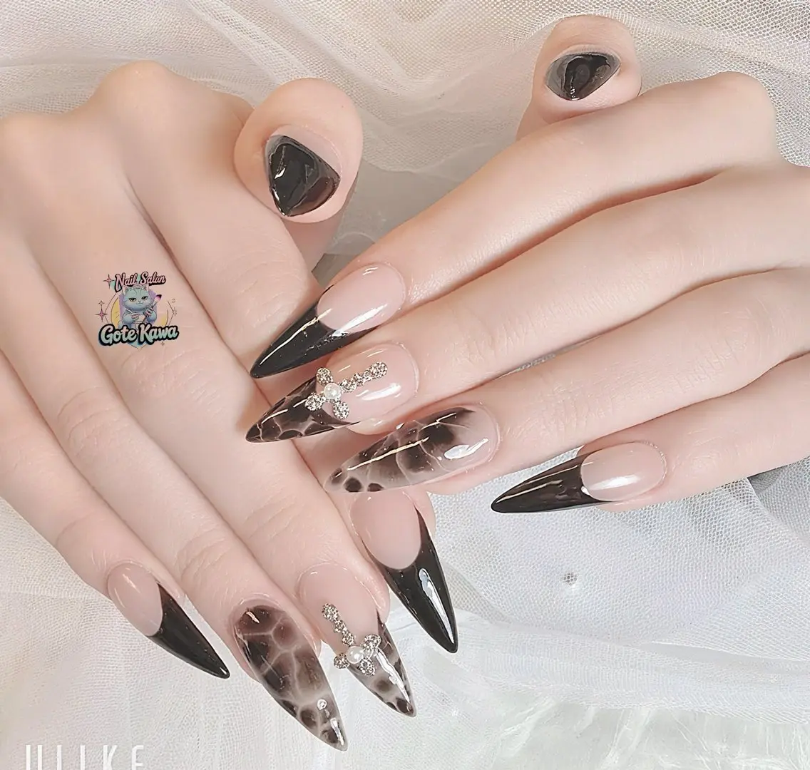 ネイル フレンチネイル 大理石ネイル(マーブル) 冬ネイル ハンドネイル ハンドケア Gote Kawa nail salonのネイルデザイン