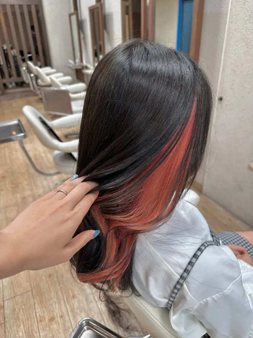 セミロング カラー インナーカラー ピンクカラー ヘアカラー 阿部 美咲のヘアスタイル
