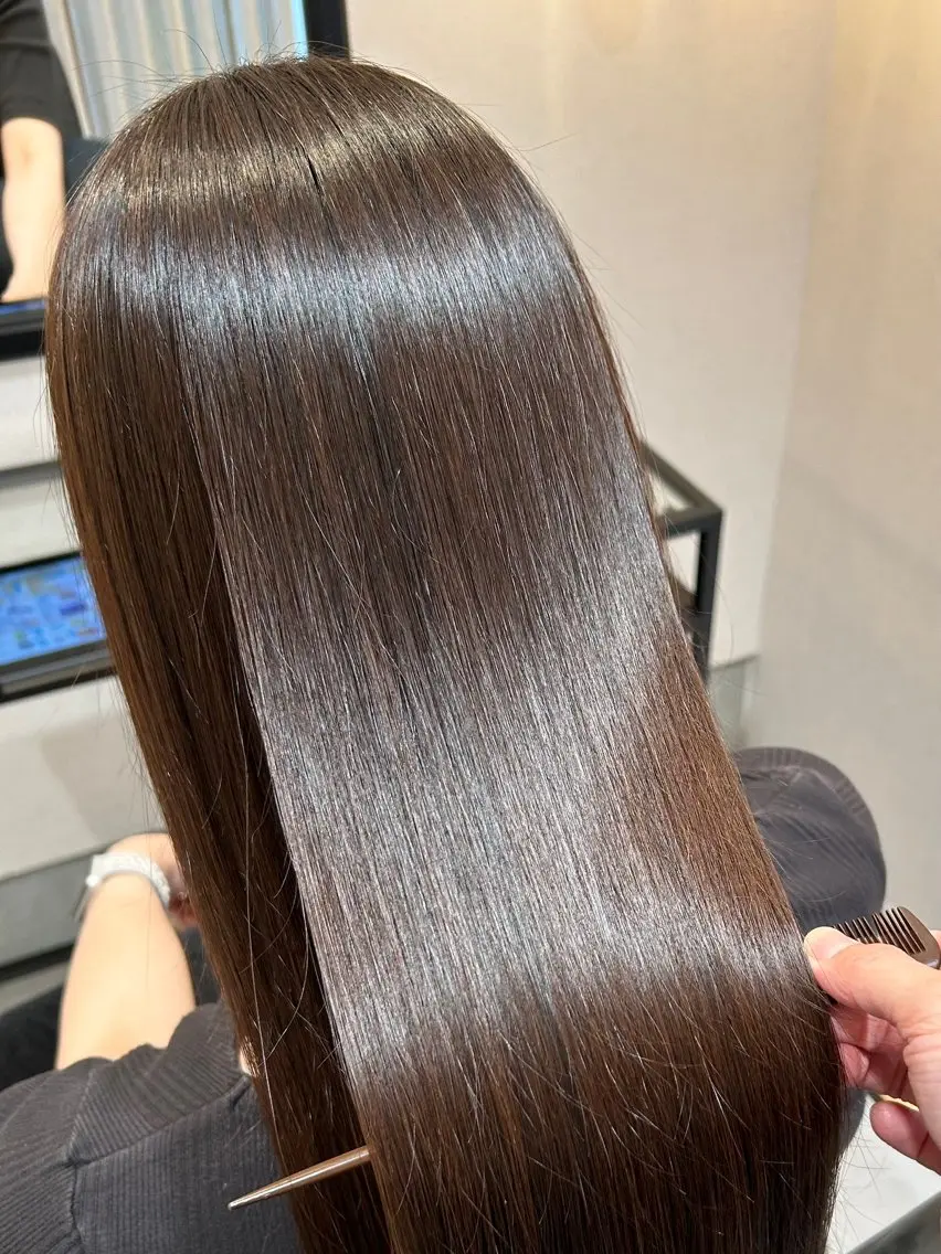 美髪矯正⭐︎うる艶ストレート+髪質改善トリートメントプレミアムの写真