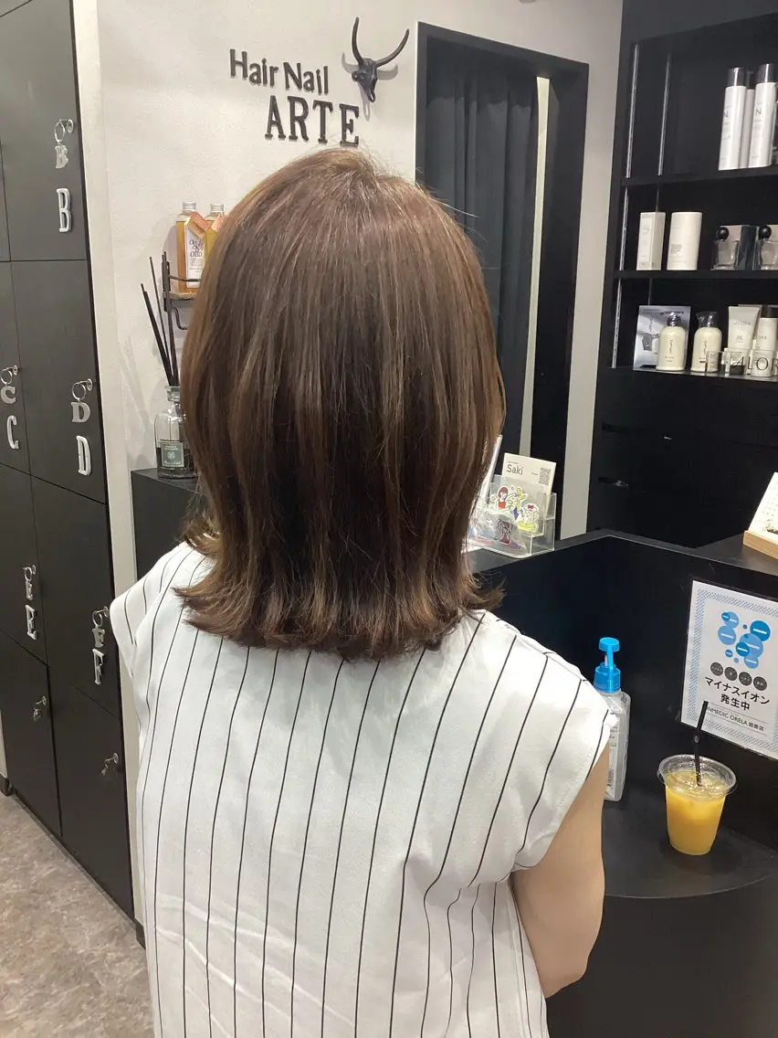 セミロング カラー 友滝 真菜美のヘアスタイル