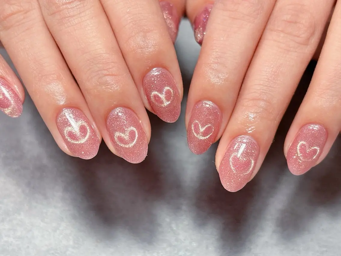 ネイル ハート マグネットネイル リボン バレンタイン 冬ネイル ハンドネイル ハンドケア 💫ゆか_ Nailartistのネイルデザイン