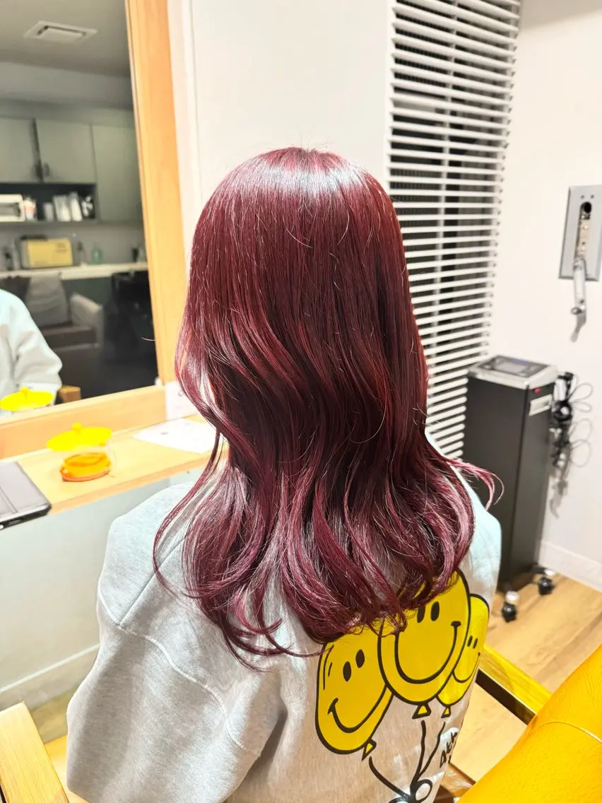 ロング カラー ピンクカラー レッドカラー バイオレットカラー バイオレットピンク ヘアカラー トリートメント ツキダテ ユイのヘアスタイル