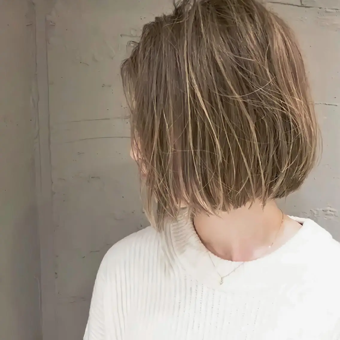 ショート カラー アディクシーカラー ベージュカラー ハイライトカラー ハイライト ヘアカラー トリートメント ケア剤オタク×海外 ヘア長谷川裕起のヘアスタイル