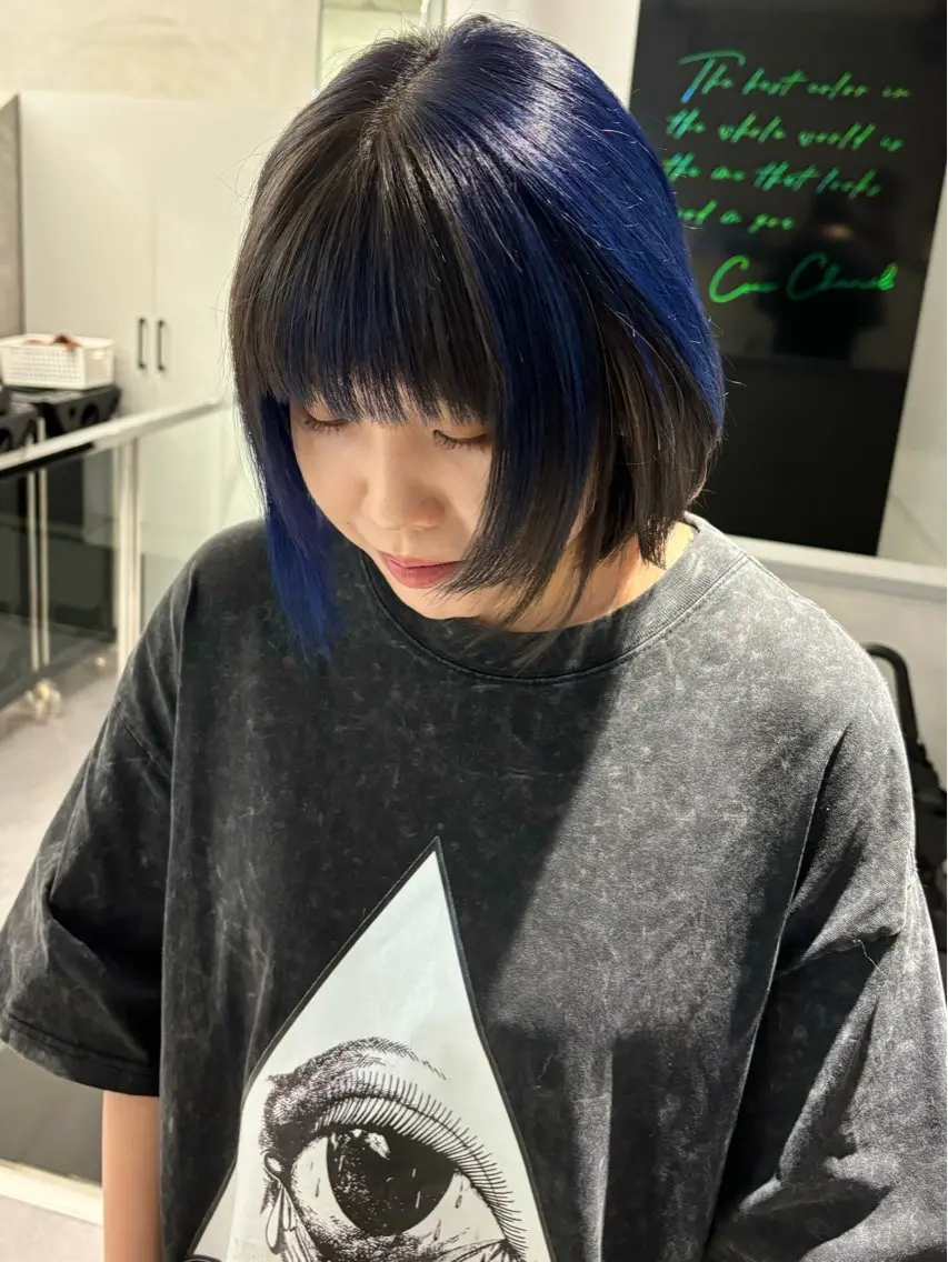 ショート カラー 前下がりボブ 黒髪 ブルーカラー デザインカラー ダブルカラー デザインカラー 小西勇次のヘアスタイル