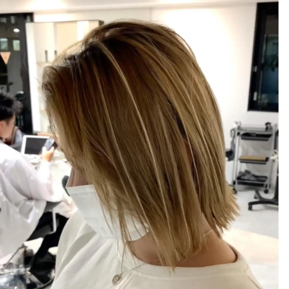 ショート ボブ ハイライト ヘアカラー トリートメント 神戸でブリーチなら puty/レイヤーのヘアスタイル