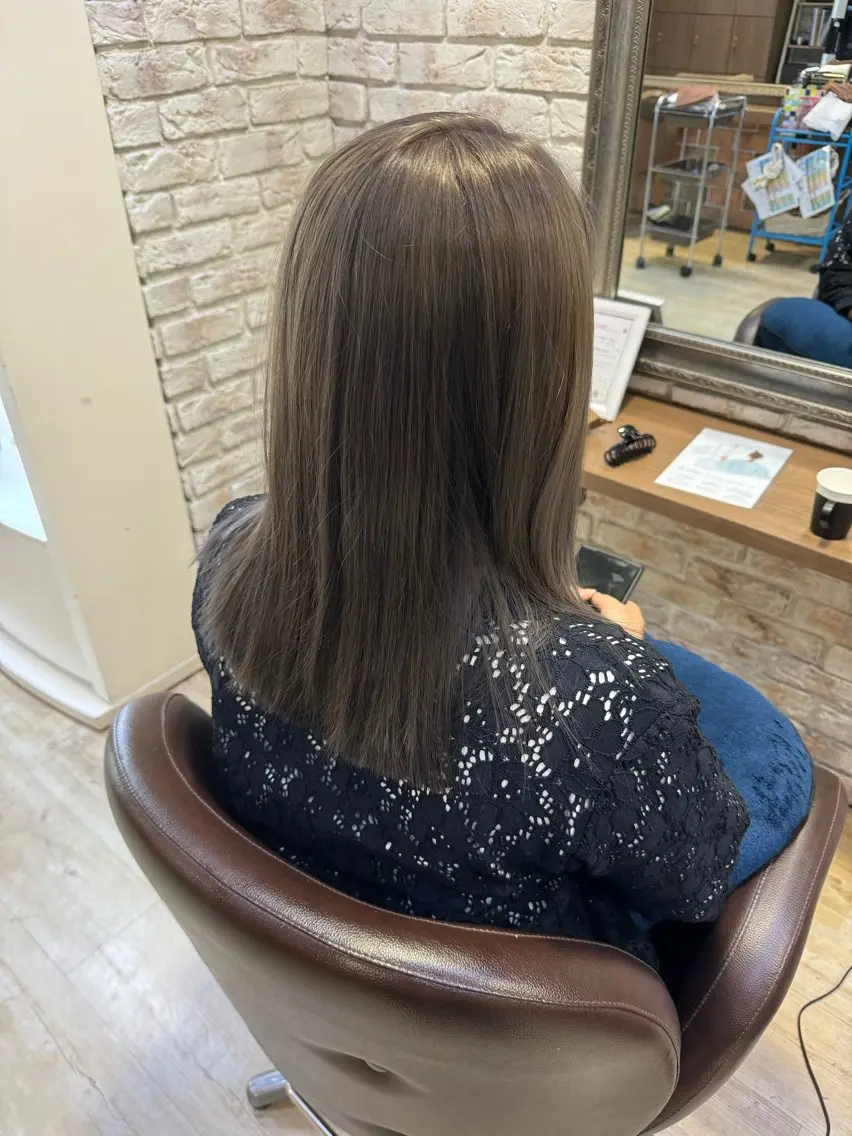 セミロング カラー オリーブカラー ヘアカラー 古川 流久のヘアスタイル